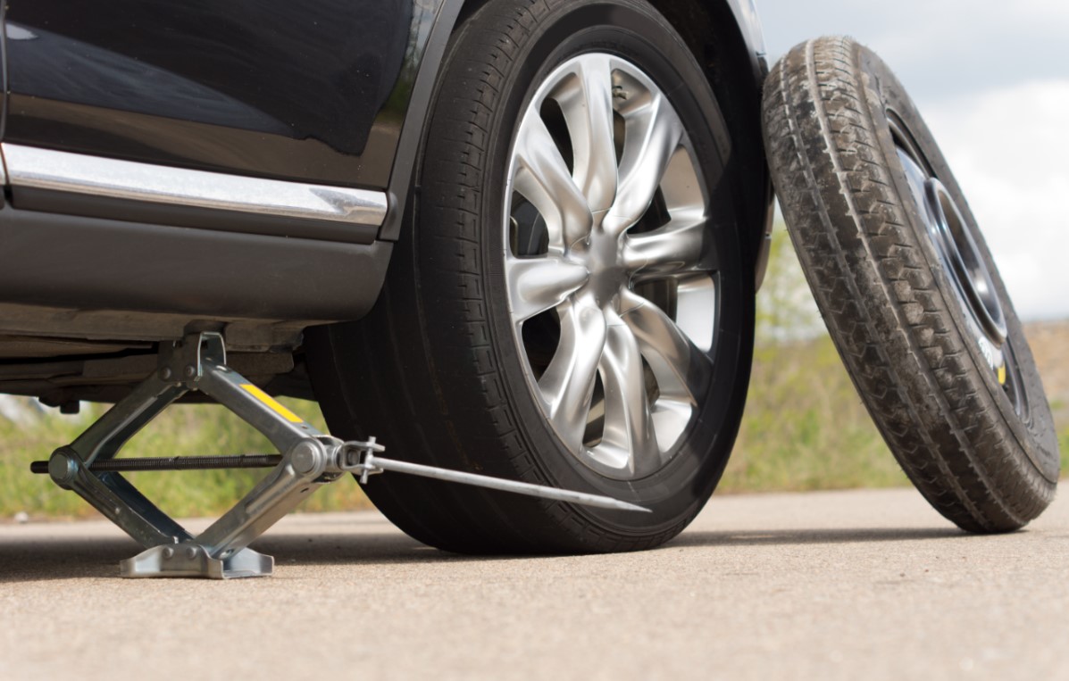  Quick Guide to Changing A Tire